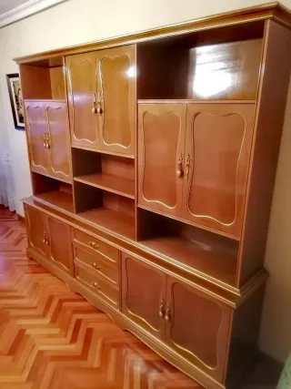 Mueble de salón de madera. Palencia
