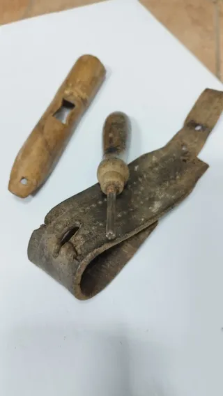 Punteruolo Lesina in cuoio artigianale Vintage
