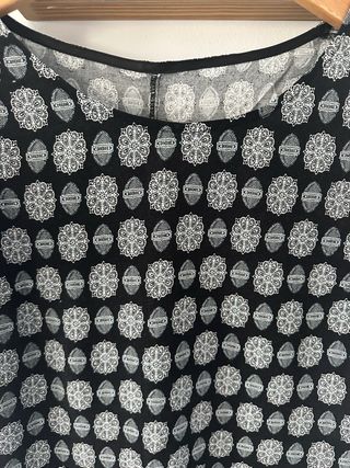 Vestido corto estampado Talla S