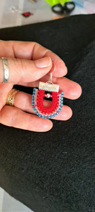 Pendientes abalorios y macramé hechos a mano