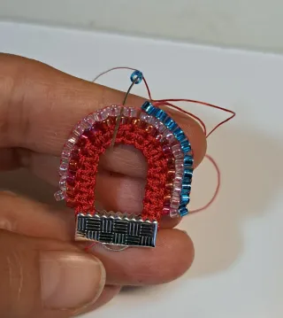 Pendientes abalorios y macramé hechos a mano