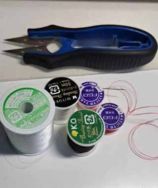 Pendientes abalorios y macramé hechos a mano