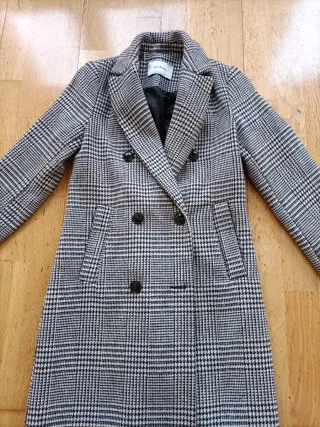Abrigo cuadros Stradivarius Talla XS