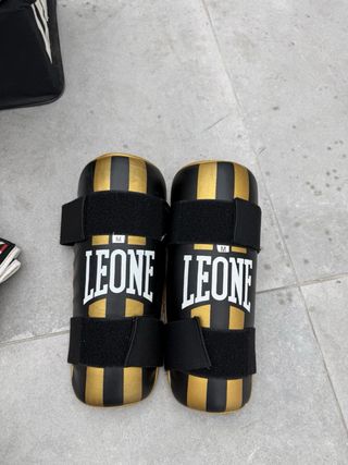 Kit Boxeo Leone Guantes y Tibiales Talla 42