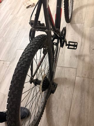 Bicicleta Montaña Negra y Roja,con algunos fallos