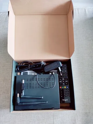 Receptor Satélite ENGELSAT RS8100Y