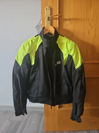 Chaqueta Moto Negra y Amarilla.