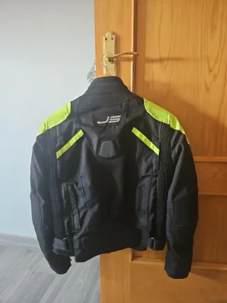 Chaqueta Moto Negra y Amarilla.