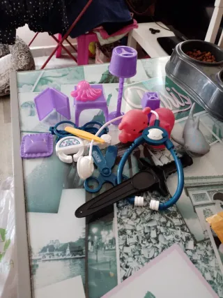 Corazón naranja con manos Penelope