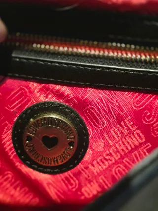 Bolso Love Moschino Negro Cadena Dorada