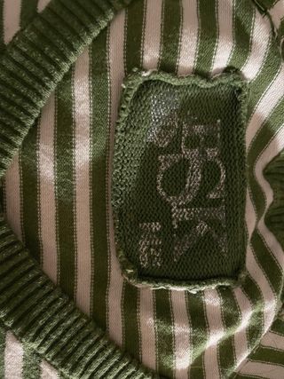 Jersey de pico a rayas verde y blanco