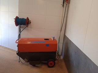 Limpiadora a presión trifásica Urvapor 80