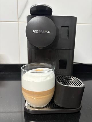 Cafetera Nespresso Lattissima One DeLonghi