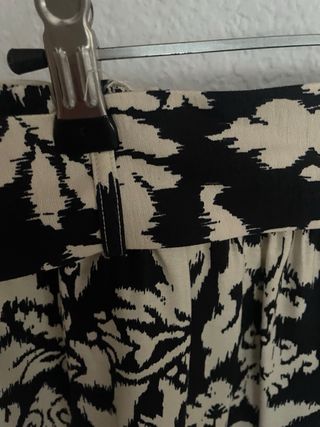 Pantalón estampado Mango beige y negro