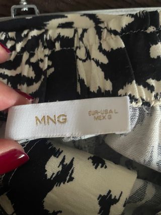 Pantalón estampado Mango beige y negro