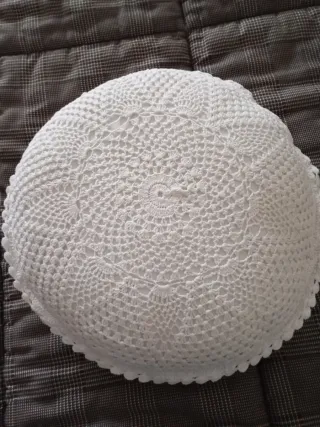 Cuscino rotondo vintage ricamato