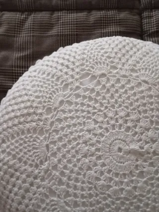 Cuscino rotondo vintage ricamato
