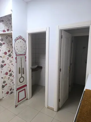 Alquilo local de 85 metros cuadrado en plaza flore