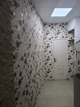 Alquilo local de 85 metros cuadrado en plaza flore