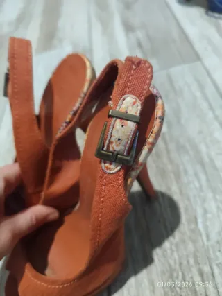 Sandalias tacón naranja con plataforma