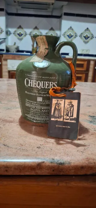 Lote 2 Botellas Antiguas de Whisky