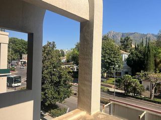 Oficina en alquiler en Playa de la Fontanilla en Marbella