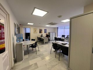 Oficina en alquiler en Playa de la Fontanilla en Marbella