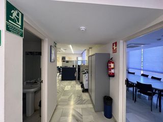 Oficina en alquiler en Playa de la Fontanilla en Marbella