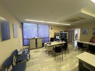 Oficina en alquiler en Playa de la Fontanilla en Marbella
