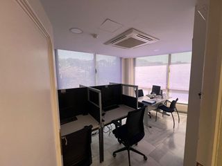 Oficina en alquiler en Playa de la Fontanilla en Marbella