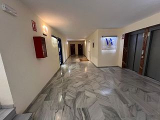 Oficina en alquiler en Playa de la Fontanilla en Marbella