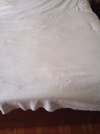 Copriletto matrimoniale vintage ricamato