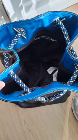 Mochila Zara Negra y Azul