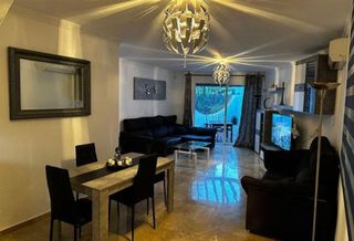 Casa adosada en alquiler en Nueva Andalucía centro en Marbella