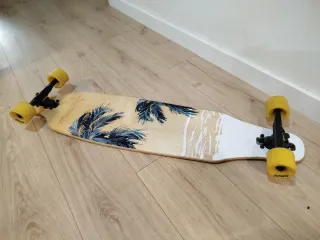 Longboard Negro Ruedas Amarillas