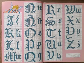 Revista Iniales en punto de cruz 4