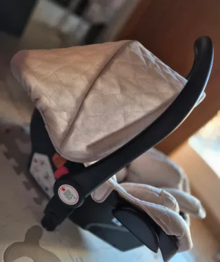 Silla de coche para bebé acolchada
