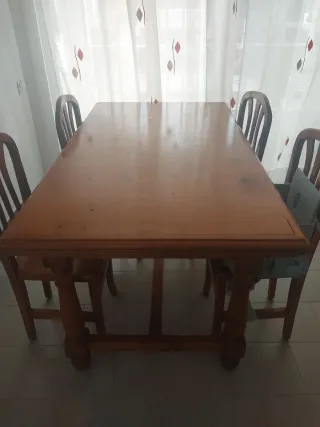 Tavolo da pranzo in legno massello con 5 sedie