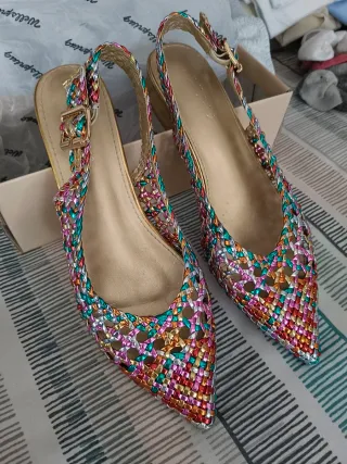 Sandalias doradas multicolor rejilla