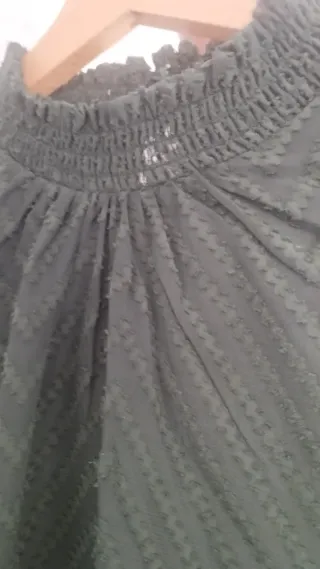 Blusón verde inglés con cuello alto