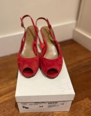 Zapatos rojos tacón T39. Marca Strover.