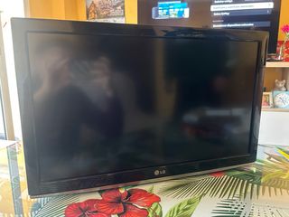 Monitor TV LG Flatron M228WD-BZ HD + soporte pared