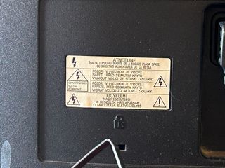 Monitor TV LG Flatron M228WD-BZ HD + soporte pared