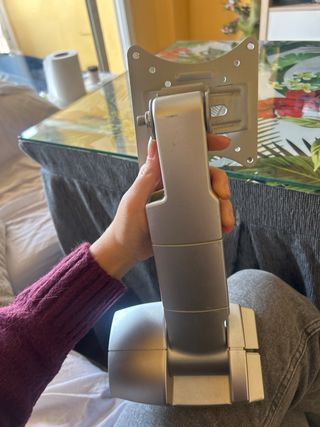 Monitor TV LG Flatron M228WD-BZ HD + soporte pared