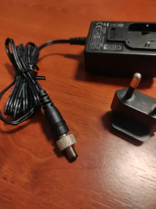 Adaptador AC JBY GA-001WP12