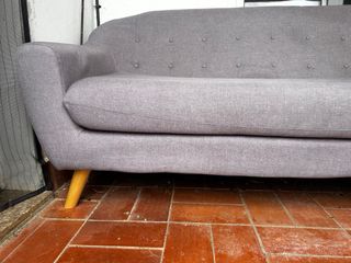 Sofás de tela gris uno de 3 personas y otro de 2