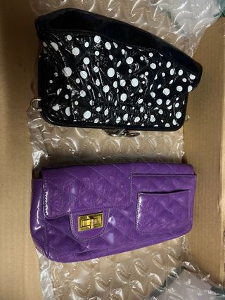 Bolso negro lunares y bolso morado acolchado