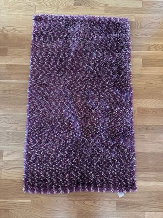 Alfombra púrpura y blanca de poliéster