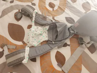 Mochila porteo con asiento ergonómico