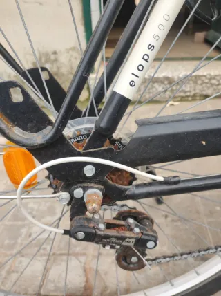 Bicicleta BTWIN Negra con Cesta